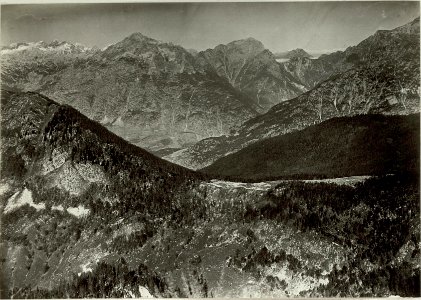 Stellung am Sattel des Golubar Planina mit dem Rücken des Javorcek. Hintergrund Confinkette, Rombon Seekopf. (BildID 15462861)