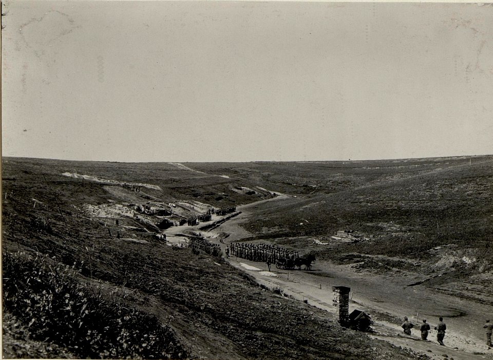 Stellungen der Bataillonsreserve des zweiten Bataillons des Infanterieregimentes 86, südöstl. Seredince, aufgenommen am 26. Juni 1916 (BildID 15542226)