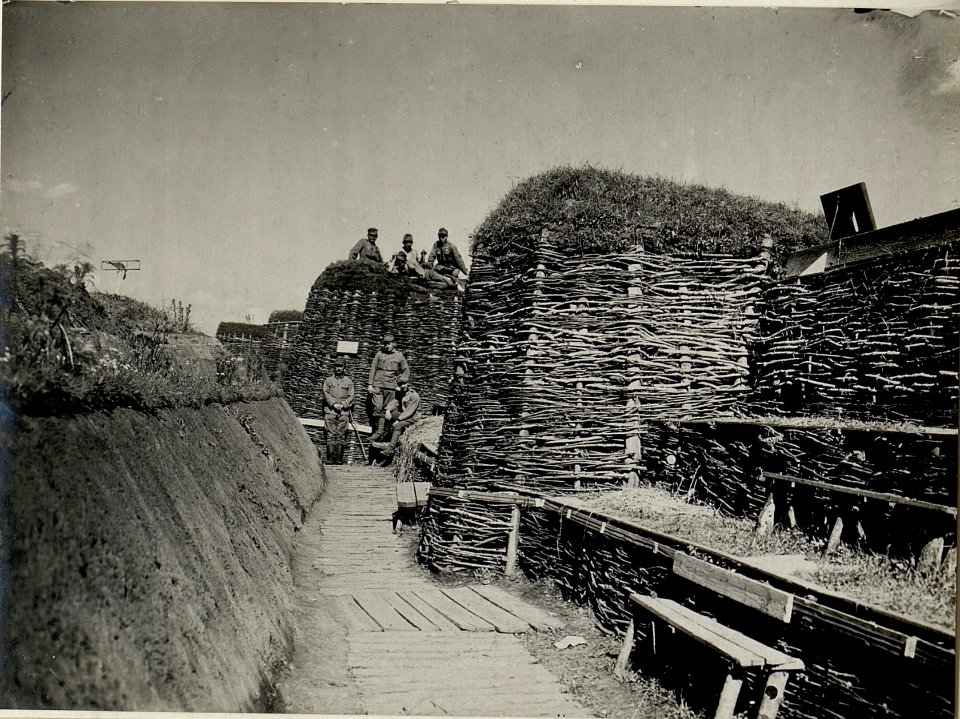 Stellungspartie des ersten Bataillons des Infanterieregimentes 75 beim Abschnitt Kreuz 363, südlich von Gebrow, aufgenommen am 2. Juni 1916 (BildID 15541953)