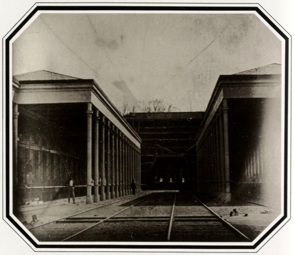 Stelzner, Carl Ferdinand - Blick in das Bahnhofsgebäude von Norden, Altona (Zeno Fotografie)