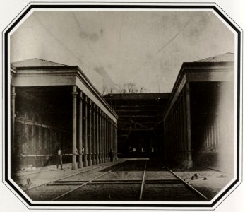 Stelzner, Carl Ferdinand - Blick in das Bahnhofsgebäude von Norden, Altona (Zeno Fotografie)