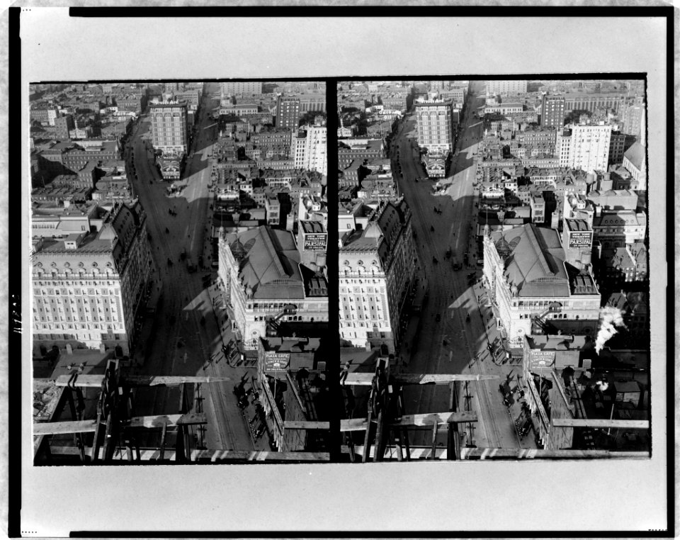 Stereograph showing aerial view of New York City street LCCN98505891