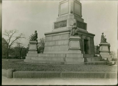 Stephen A. Douglas Tomb, Chicago, October 13, 1912 (NBY 737)