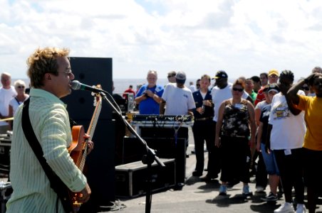 Steve Oliver holds a jazz concert