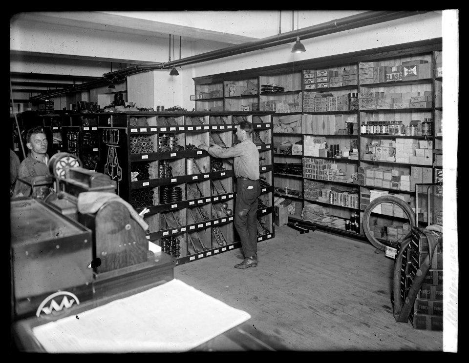 Steuarts Garage, stock room LCCN2016852183