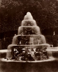 Stevenson, Robert Louis - Brunnen der Pyramide von Girardon (Zeno Fotografie)