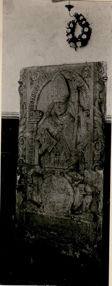 Stift Griffen, Grabstein in der Stiftskirche. (BildID 15509550)