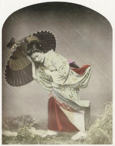 Stillfried, Raimond, Baron - Regenschauer im Atelier, ein Genrebild (Zeno Fotografie)