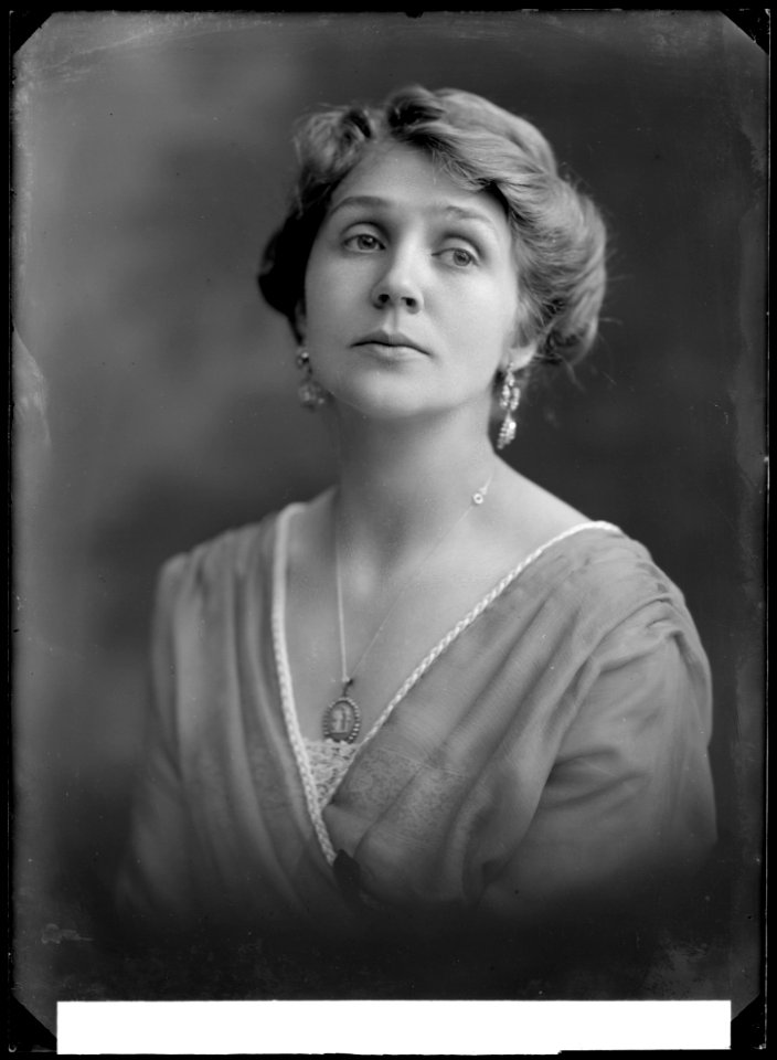 Stina Hedberg, actor, portrait 1914 - SMV - NH036