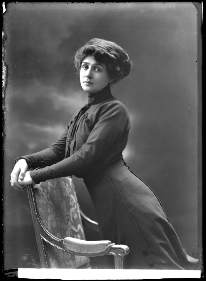 Stina Hedberg, actor, portrait 1911 - SMV - NH035