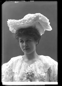 Stina Hedberg in Fruarna Montanbrèche at Svenska teatern 1906 - SMV - NH027