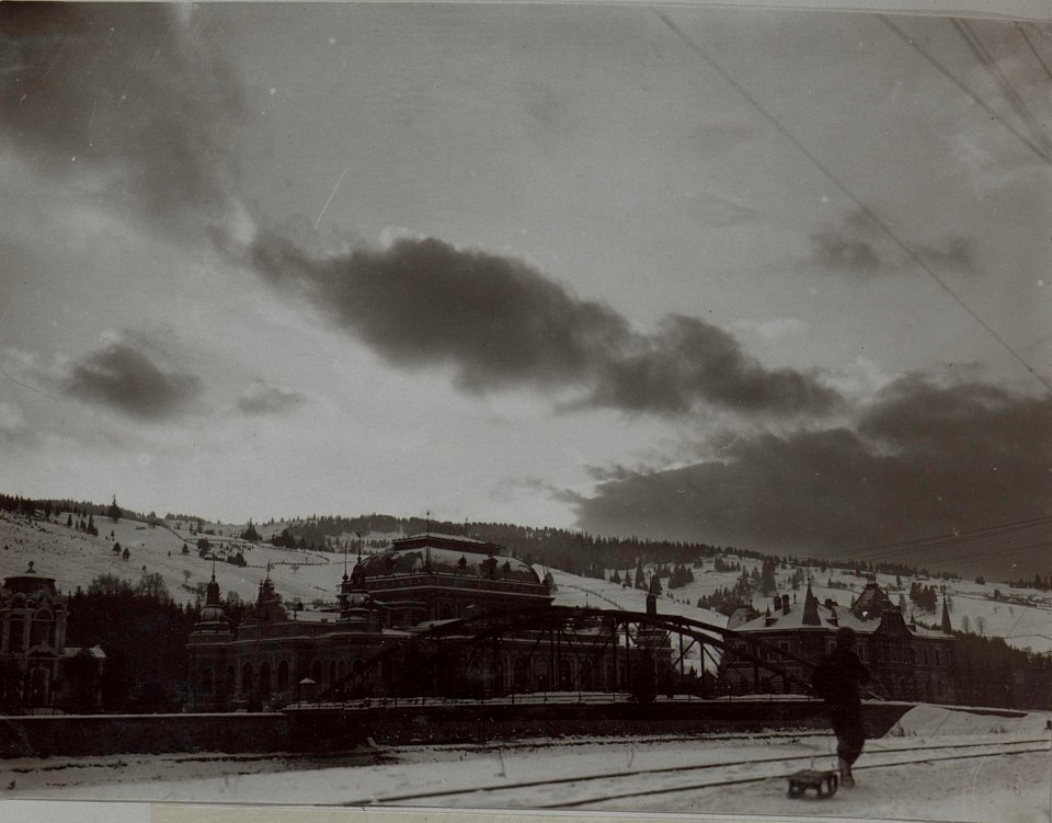 Stimmungsbild in Dorna Watra (Rumänien) 1917, Aufnahme des Bahnhofs (BildID 15457452)