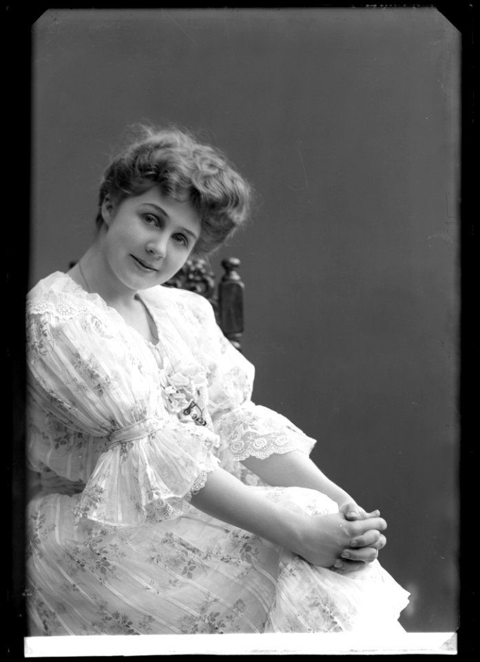 Stina Hedberg in Fruarna Montanbrèche at Svenska teatern 1906 - SMV - NH029