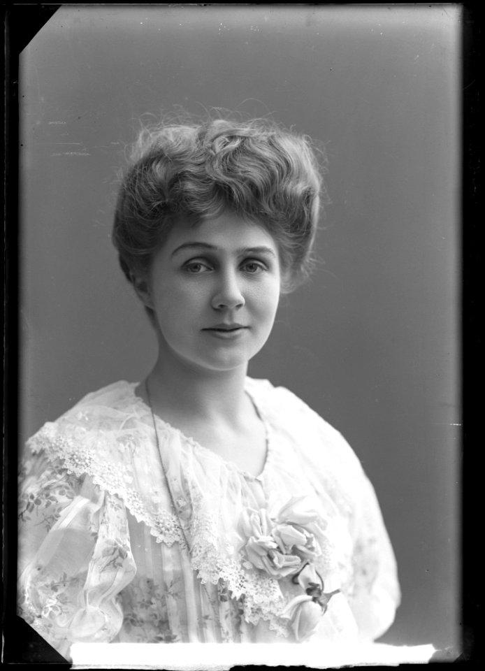 Stina Hedberg in Fruarna Montanbrèche at Svenska teatern 1906 - SMV - NH028