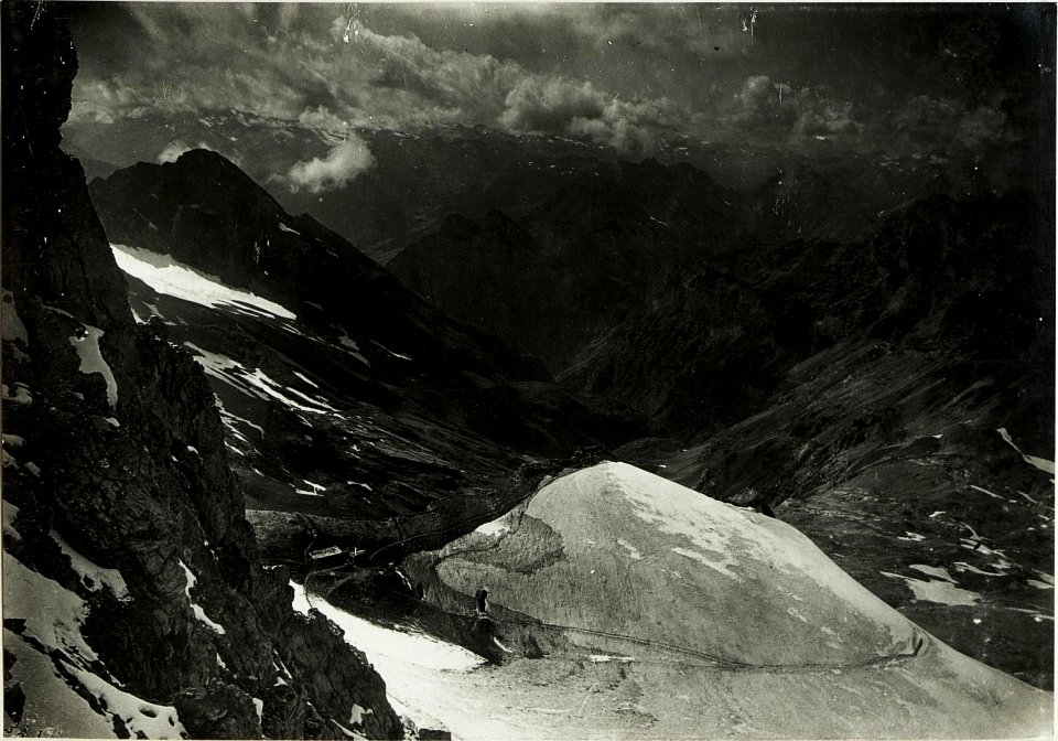 Stndpunkt Naglerspitze, Kleiner Nagler mit eigener.Stellung gegen Val di Vitelli mit italienischer Feldwachstellung. (BildID 15424456)