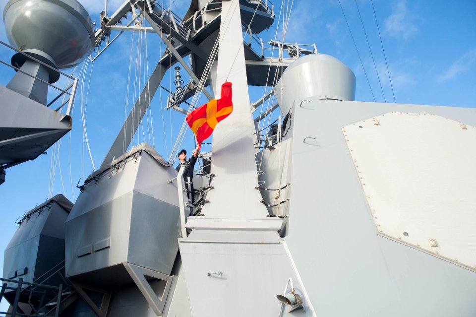 Stockdale and Chinese replenishment ship perform RAS Exercise during RIMPAC 160715-N-KM939-019