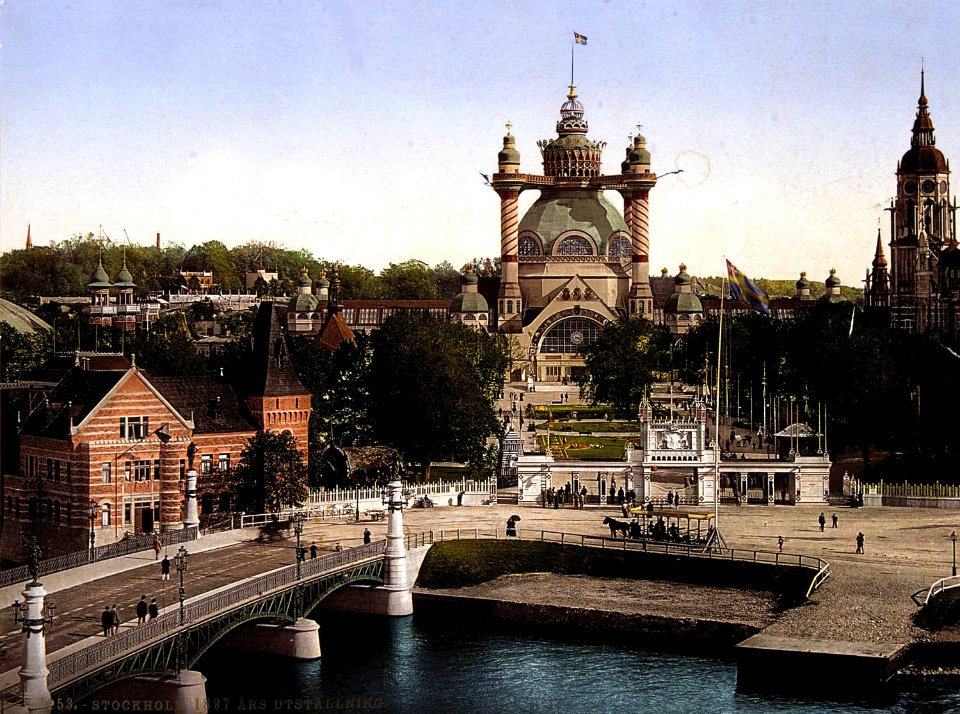 Stockholmsutställningen 1897. Vy från Strandvägen mot utställningen med Djurgårdsbron i förgrunden - Nordiska Museet - NMA.0034499