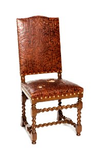 Stol av svarvat och bonat valnötsträ, klädda med pressat kalvskinn, 1897-1898 - Hallwylska museet - 108460
