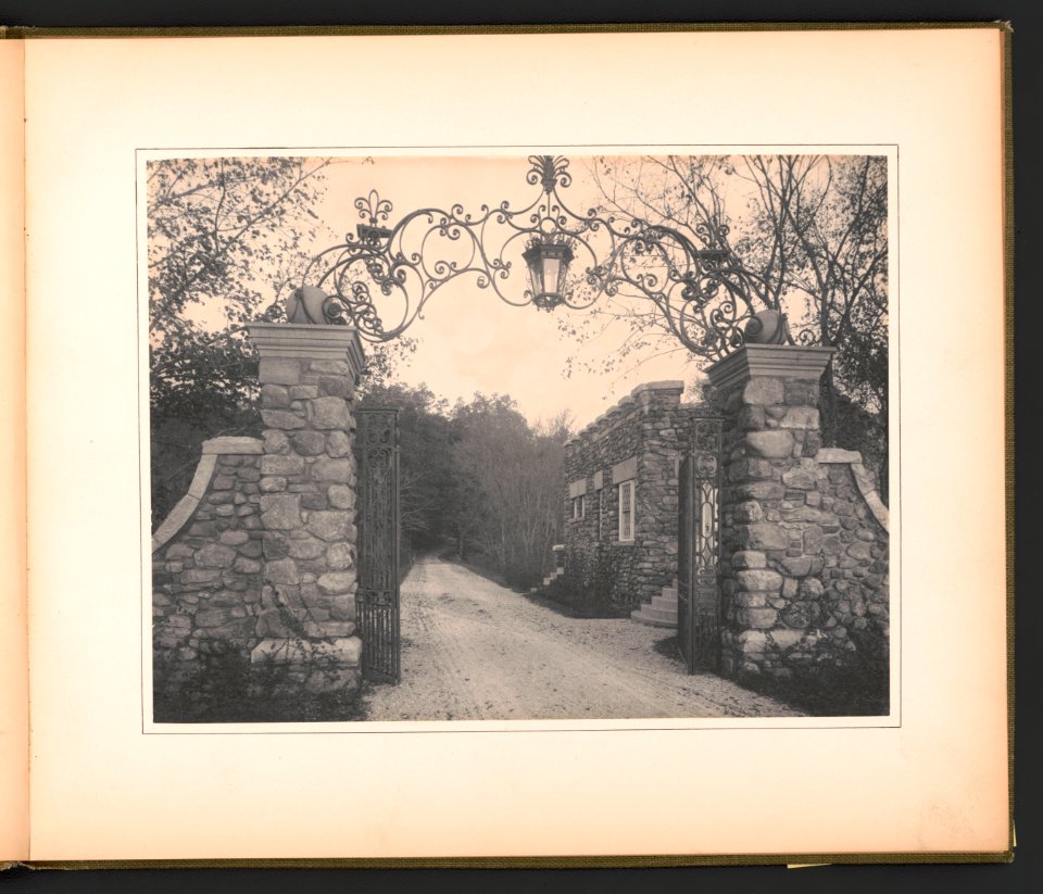 Stone and wrought iron gate at Ophir Farm, home of Elisabeth and Whitelaw Reid, Purchase, New York LCCN2016650179