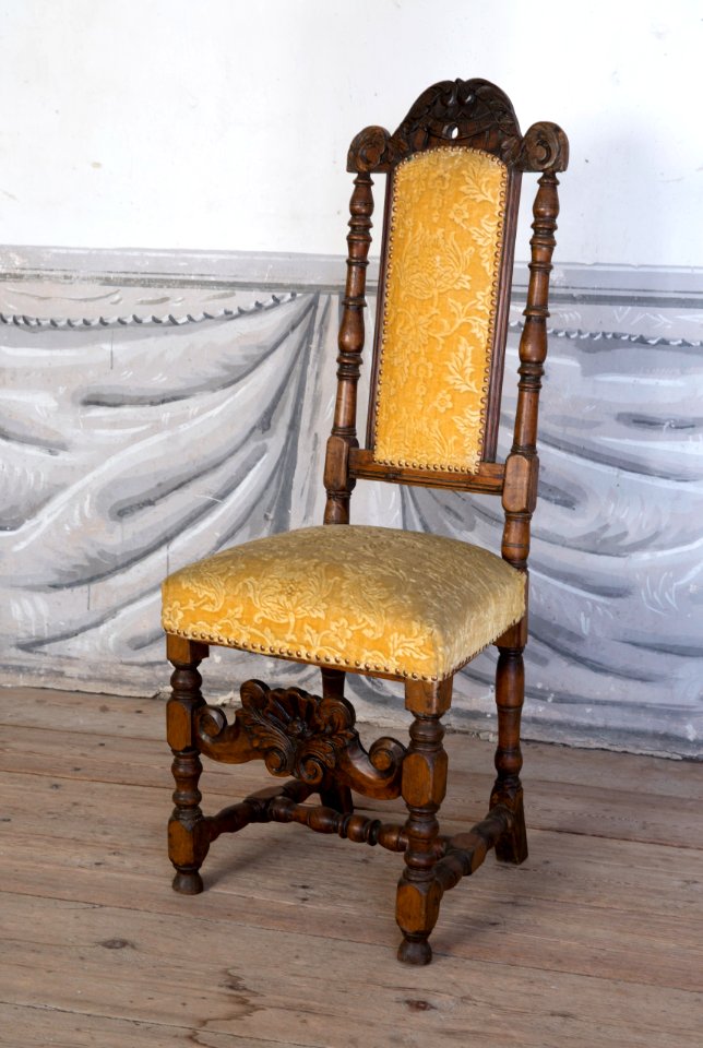 Stol med gul klädsel, 1700 cirka - Skoklosters slott - 103851