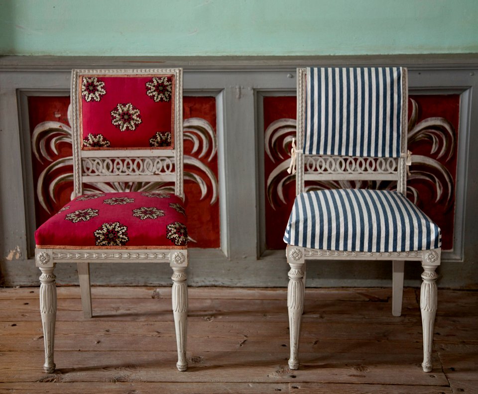 Stolar av gråvitmålad björk. 1790-tal - Skoklosters slott - 92462