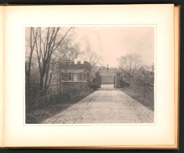 Stone gatehouse at Ophir Farm, home of Elisabeth and Whitelaw Reid, Purchase, New York LCCN2016650184