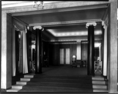 Stoneleigh Courts Apartments, Connecticut Ave., N.W., Washington, D.C. - general view of lobby LCCN2001698398