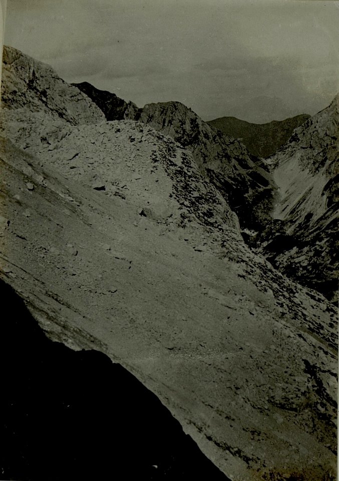 Stpkt, Gaberlkaverne, Kellerwand Blick auf Wodnertörl.links Eiskaar. (BildID 15481583)