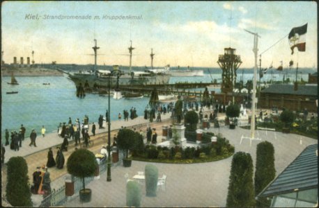 Strandpromenade mit Krupp-Denkmal (Kiel 27.822) photo