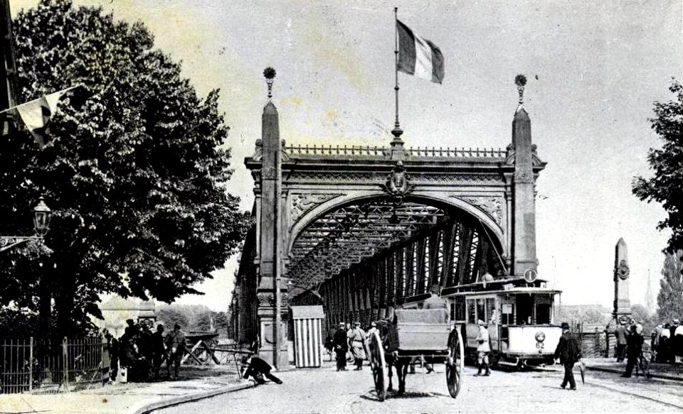 Strasbourg (67), motrice n° 62 sur le pont du Rhin