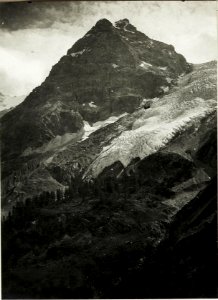 Strandpunkt Ortlerstraße, Vordere Madatschspitze 3101 mit der Seilbahn Trafoi-Franzenshöhe. (BildID 15423714)