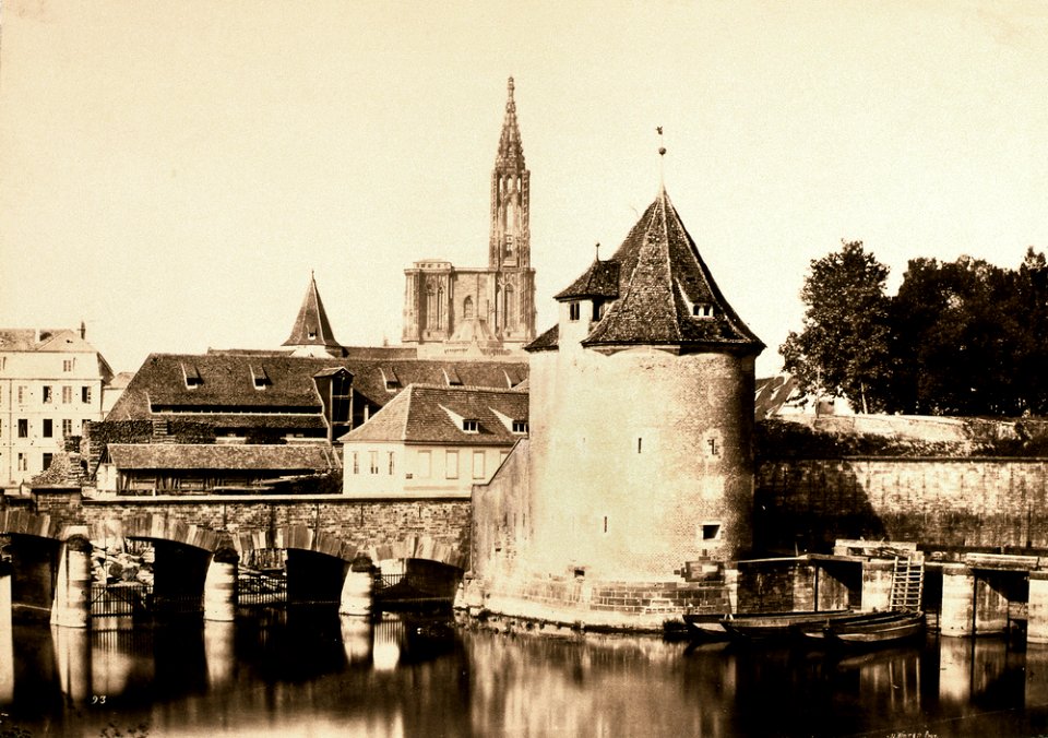 Strasbourg, la porte des pêcheurs et la tour dans le sac