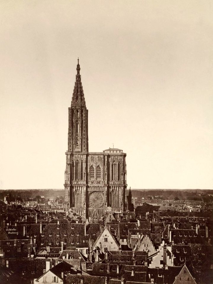 Strasbourg, vue générale avec la cathédrale de face