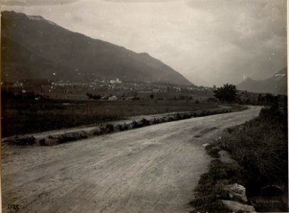 Strasse von Caldonazzo nach Levico.Levico mit Flugplatz. (BildID 15639329)