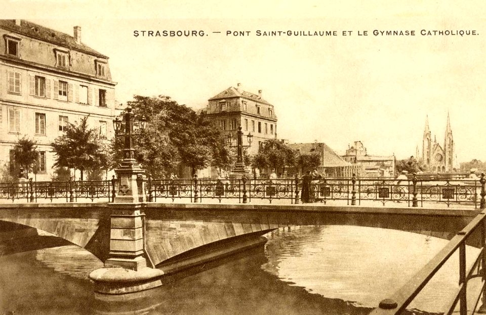 Strasbourg-Pont Saint-Guillaume et le gymnase catholique