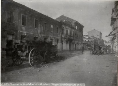 Strasse in Monfalcone mit erbeut.Wagen und Geschütz 28.10.17. (BildID 15608502)