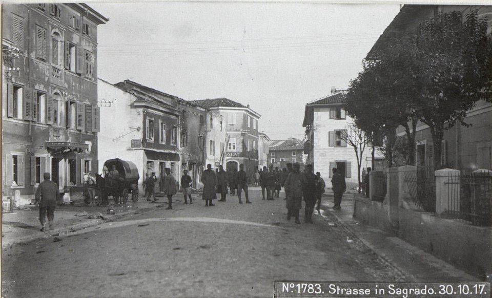 Strasse in Sagrado.30.10.17. (BildID 15608908)