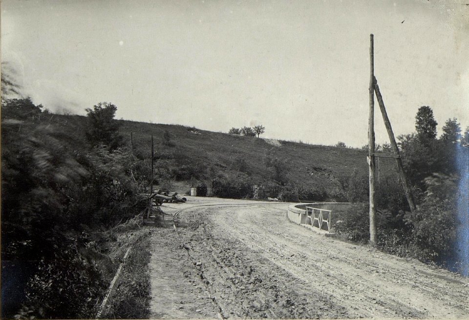 Strasse bei Shiesola. (BildID 15672821)