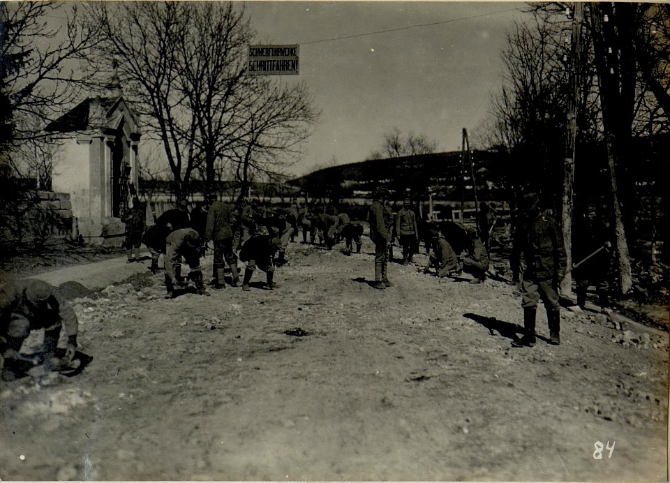 Strassenarbeiten in Podhajce. (BildID 15521609)