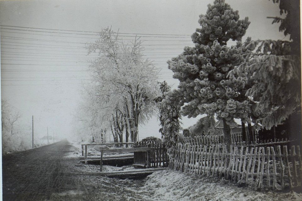 Strasse bei Folwarki Waga, Gebäude der Korps Fernsprechvermittlung (BildID 15439237)