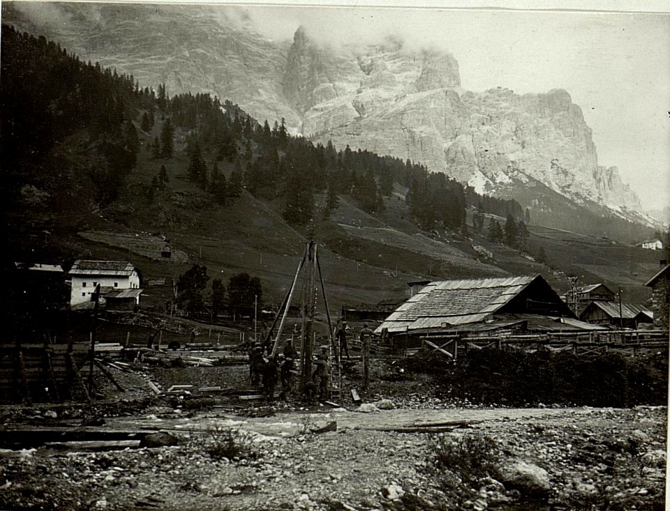 Strassenbau St.Cassian (BildID 15520317)