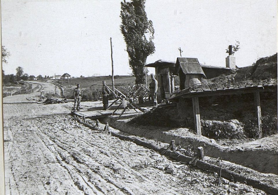 Strassensperre in Zydyczyn. (BildID 15691762)