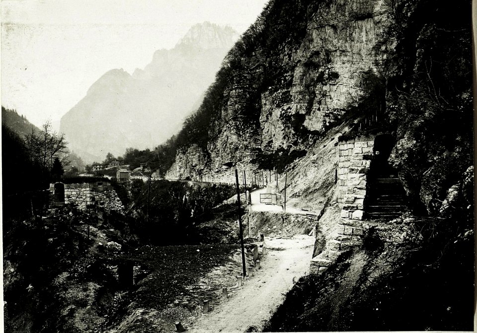 Strassensperre vor Moline di Sopramonte. (BildID 15429763)