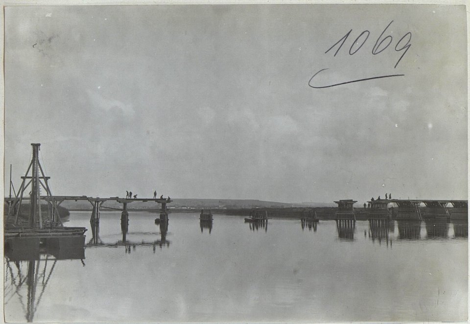 Strassenbrücke bei Martynow.Wiederaufbau nach Eisstoss 1917 a) (BildID 15729276)