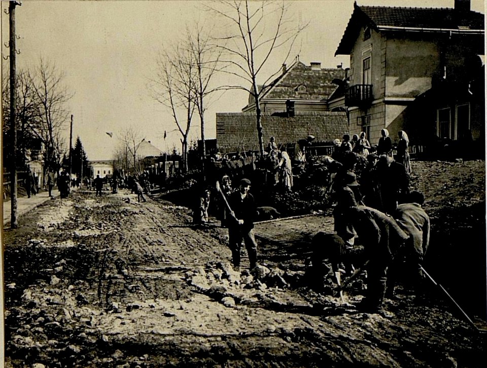 Strassenausbesserung in Podhajce. (BildID 15523072)