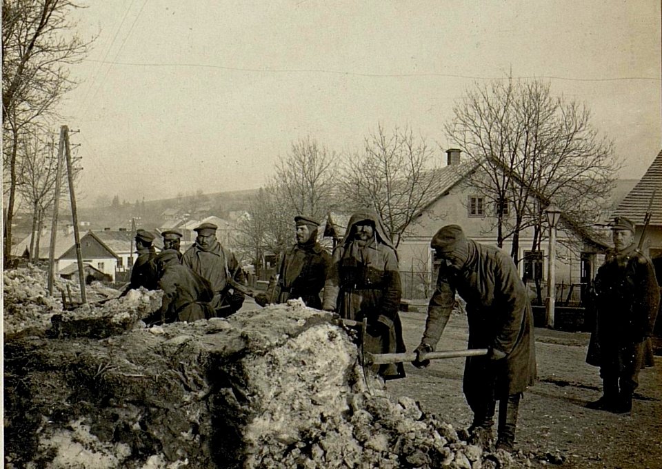 Strassenausbesserung in Podhajce. (BildID 15523093)