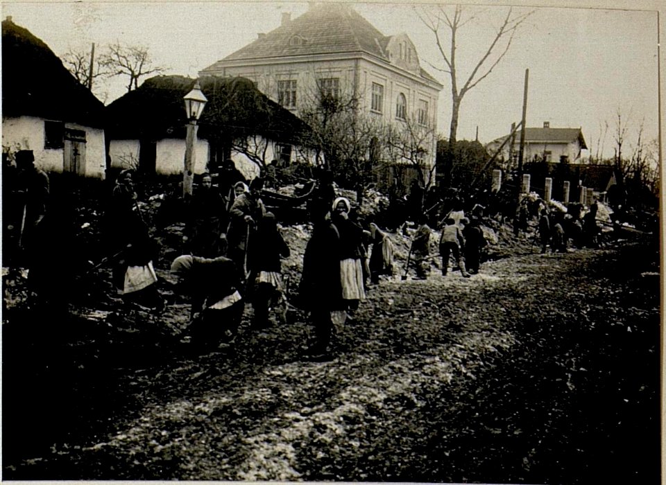 Strassenausbesserung in Podhajce. (BildID 15523086)