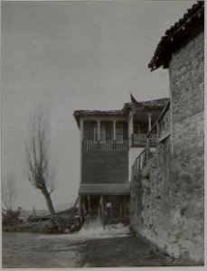 Strassenscenen in Mitrovica. Aufgenommen im Jänner 1916. (BildID 15454517)