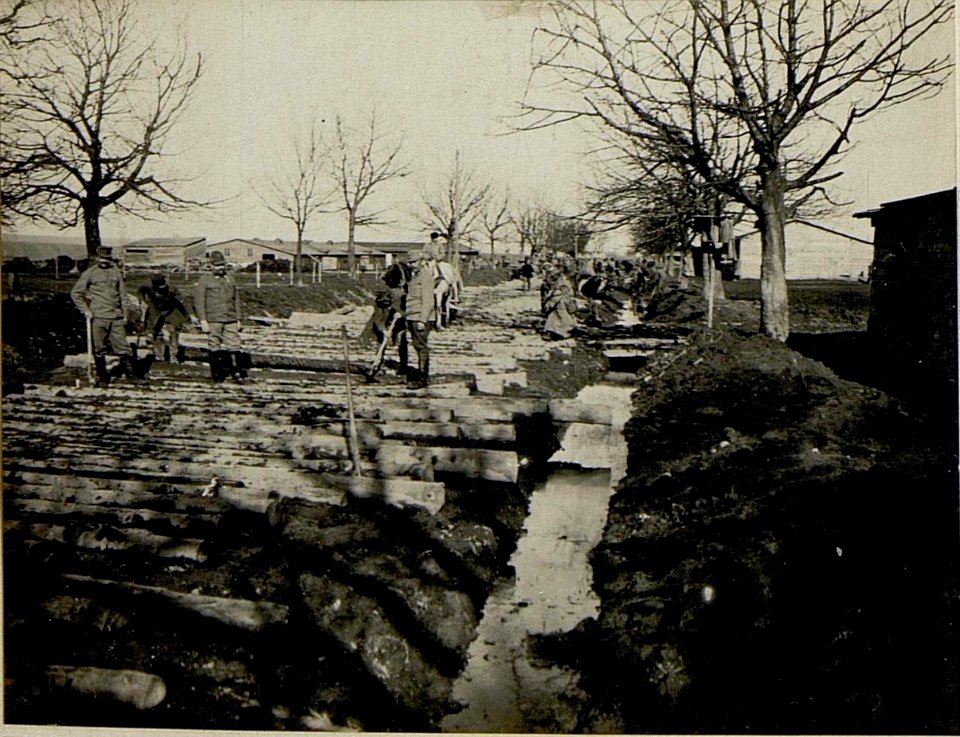 Strassenausbesserung in Podhajce. (BildID 15523079)