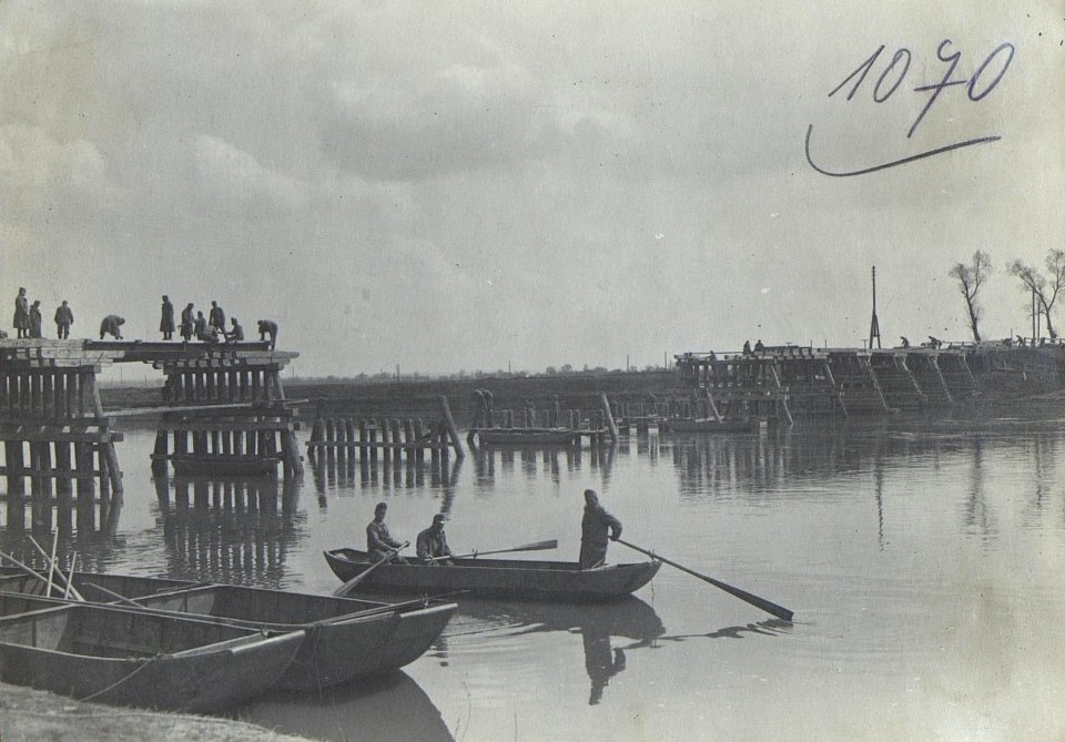 Strassenbrücke bei Martynow.Wiederaufbau nach Eisstoss 1917 b) (BildID 15729283)